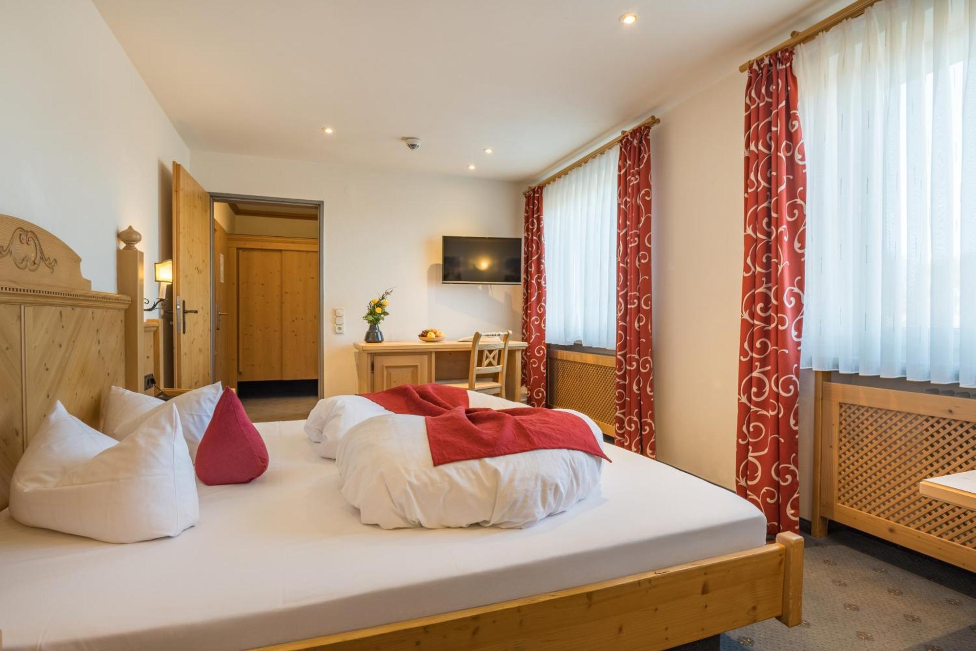 Landhotel Gockelwirt ไอเซนแบร์ก ภายนอก รูปภาพ